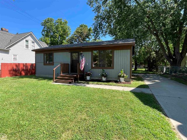 front view picture of 1326 8Th St, Port Huron, MI. 48060