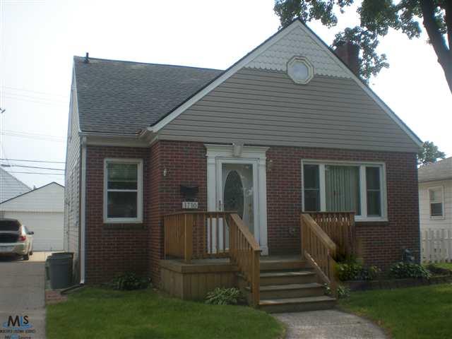 front view picture of 1710 Court St, Port Huron, MI. 48060