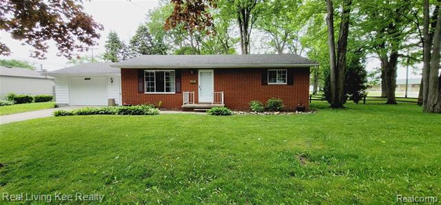 front view picture of 1530 Court St, Port Huron, MI. 48060
