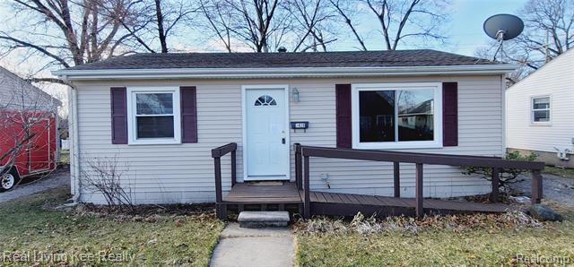 front view picture of 1420 Court St, Port Huron, MI. 48060