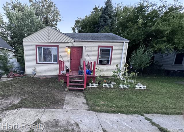 front view picture of 1320 Court St, Port Huron, MI. 48060