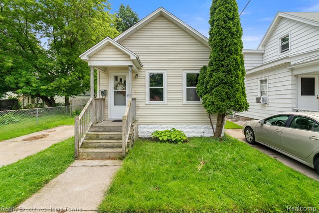 front view picture of 1114 Court St, Port Huron, MI. 48060