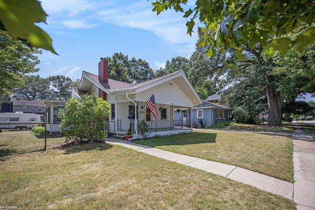 front view picture of 902 Court St, Port Huron, MI. 48060