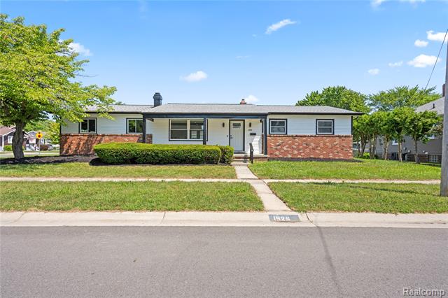 front view picture of 1525 Court St, Port Huron, MI. 48060