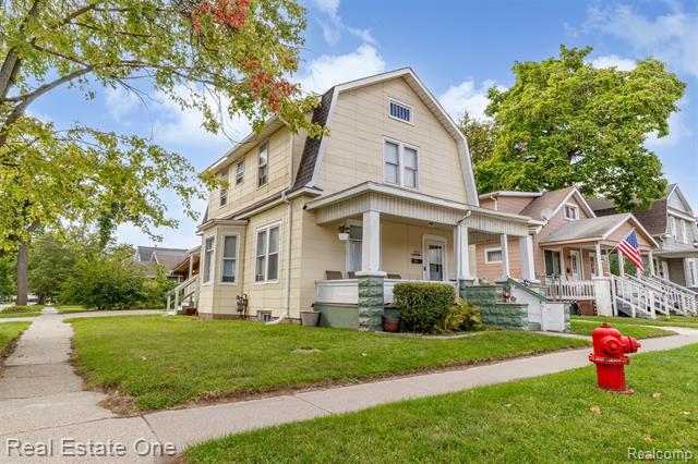 front view picture of 1303 Court St, Port Huron, MI. 48060