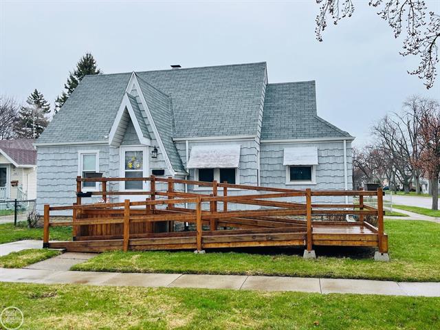 front view picture of 1503 Wall St, Port Huron, MI. 48060