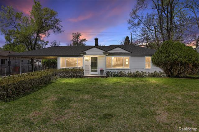 front view picture of 22029 Seminole St, Southfield, MI. 48033