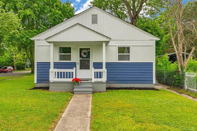 front view picture of 1404 Pine St, Port Huron, MI. 48060