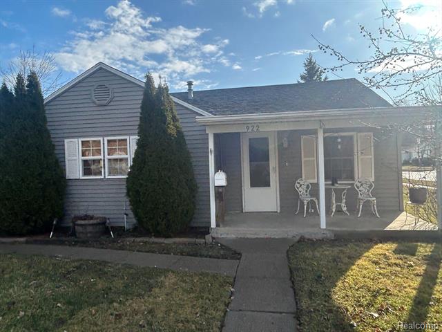 front view picture of 922 16Th St, Port Huron, MI. 48060