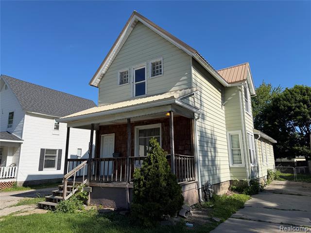 front view picture of 909 Pine St, Port Huron, MI. 48060