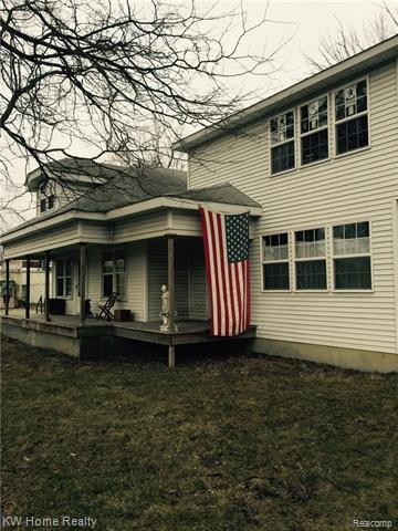 front view picture of 33 E Bernhard Ave, Hazel Park, MI. 48030