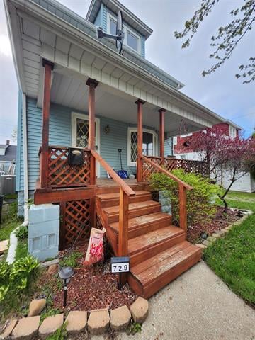 front view picture of 729 13Th St, Port Huron, MI. 48060