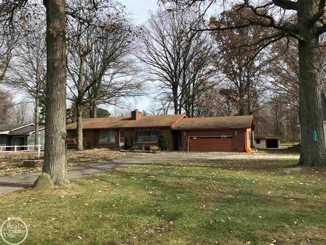 front view picture of 2356 Michigan Rd, Port Huron, MI. 48060