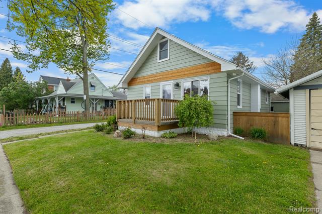 front view picture of 711 17Th St, Port Huron, MI. 48060