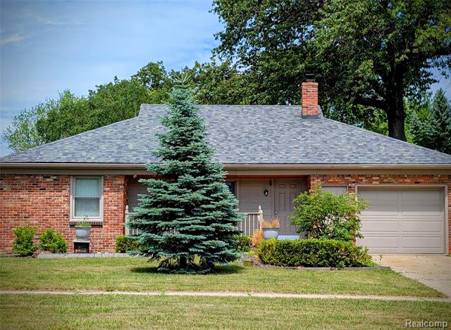 front view picture of 1221 Center Ave, Port Huron, MI. 48060