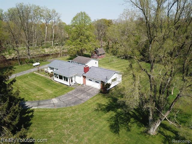 front view picture of 2240 Sperry Rd, Allenton, MI. 48002