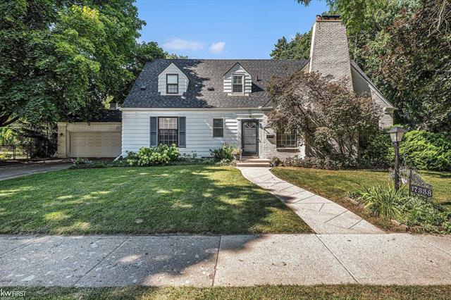 front view picture of 17338 Roxbury Ave, Southfield, MI. 48075