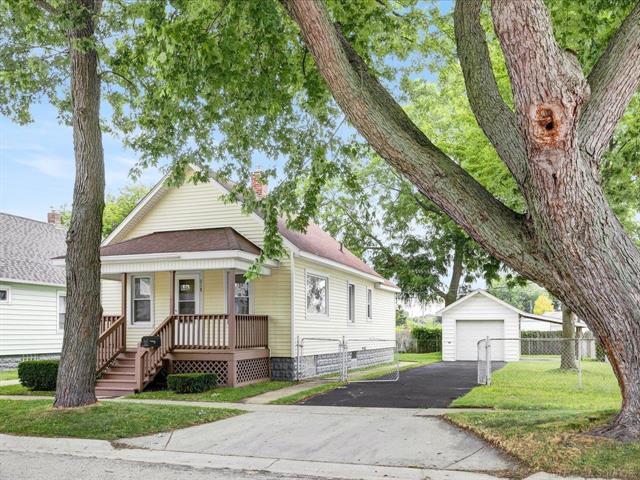 front view picture of 218 12Th St, Port Huron, MI. 48060