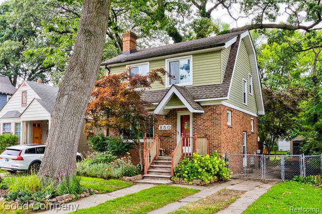 front view picture of 850 Marshfield St, Ferndale, MI. 48220