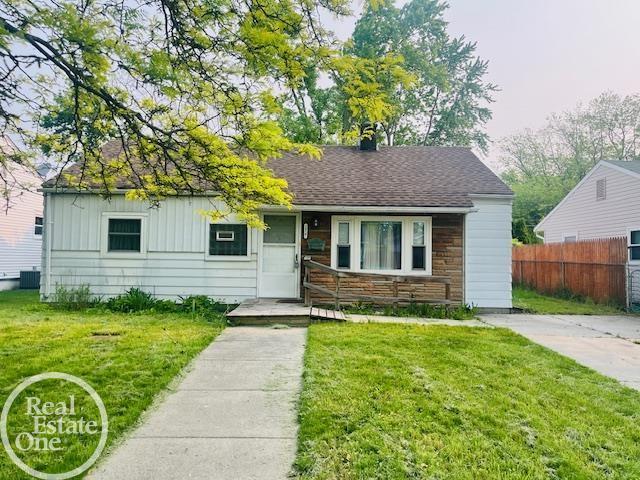 front view picture of 2527 Spruce St, Port Huron, MI. 48060
