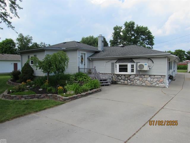 front view picture of 2566 Lewis Dr, Port Huron, MI. 48060