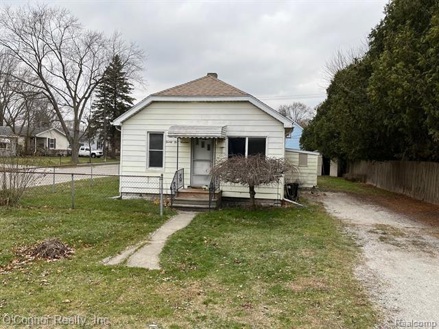 front view picture of 2519 Bancroft St, Port Huron, MI. 48060
