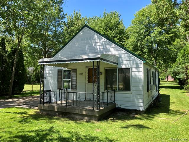 front view picture of 1885 Maple Rd, Smiths Creek, MI. 48074