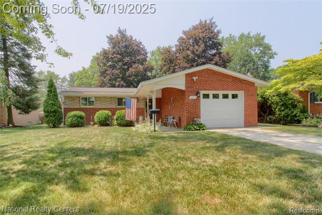 front view picture of 22073 Tredwell Ave, Farmington, MI. 48336
