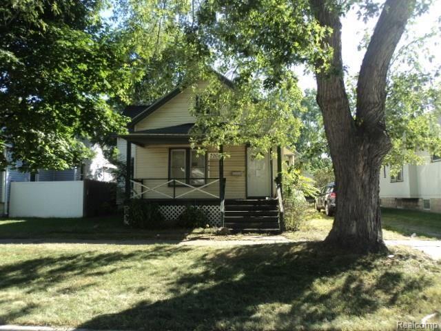 front view picture of 2208 10Th St, Port Huron, MI. 48060