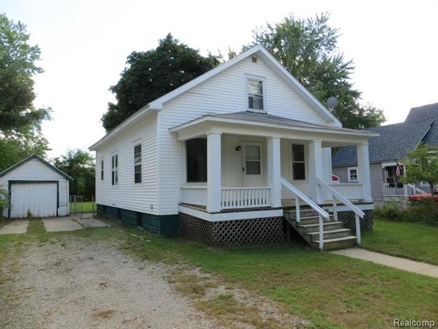 front view picture of 1108 Cedar St, Port Huron, MI. 48060