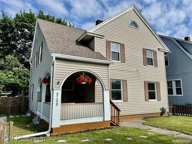 front view picture of 2109 Military St, Port Huron, MI. 48060