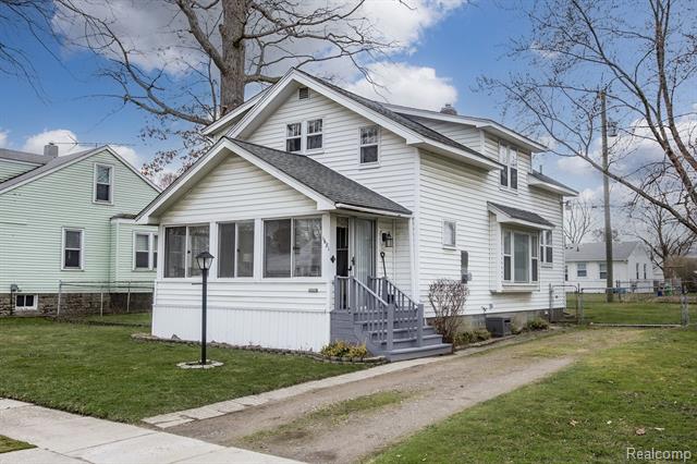front view picture of 1681 Mcbrady St, Port Huron, MI. 48060