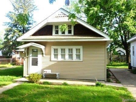 front view picture of 101 W Maxlow Ave, Hazel Park, MI. 48030