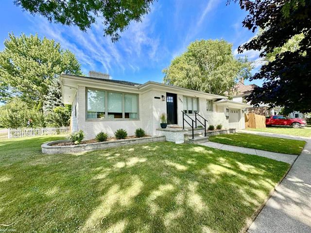 front view picture of 1437 Mcpherson St, Port Huron, MI. 48060