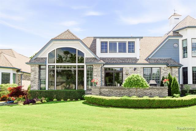 front view picture of 954 Edison Shores Ct, Port Huron, MI. 48060