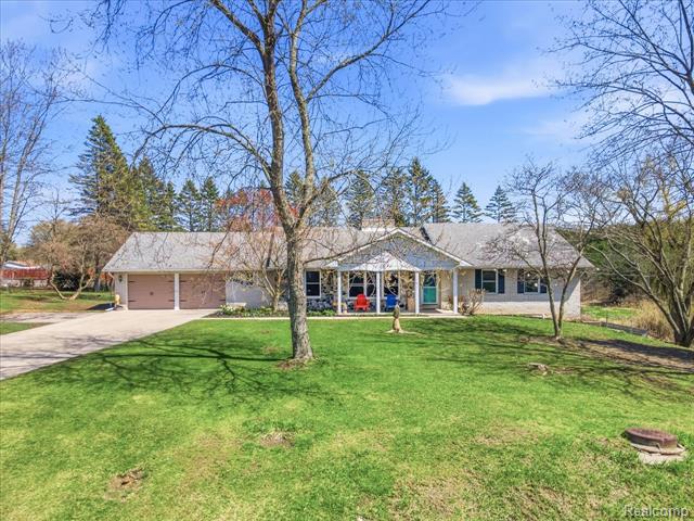 front view picture of 2956 Maywood Dr, Port Huron, MI. 48060