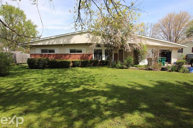 front view picture of 2940 Westland Dr, Port Huron, MI. 48060