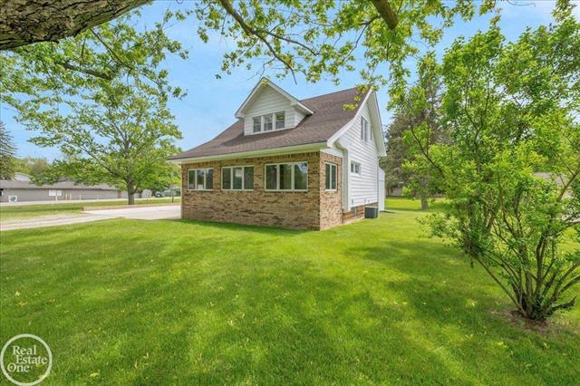 front view picture of 4013 W Water St, Port Huron, MI. 48060