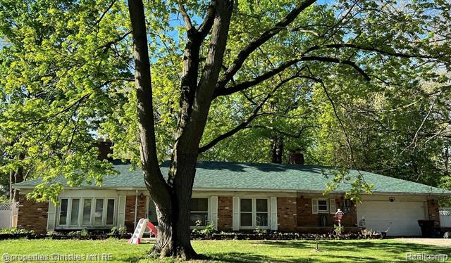 front view picture of 20191 Woodburn Dr, Southfield, MI. 48075