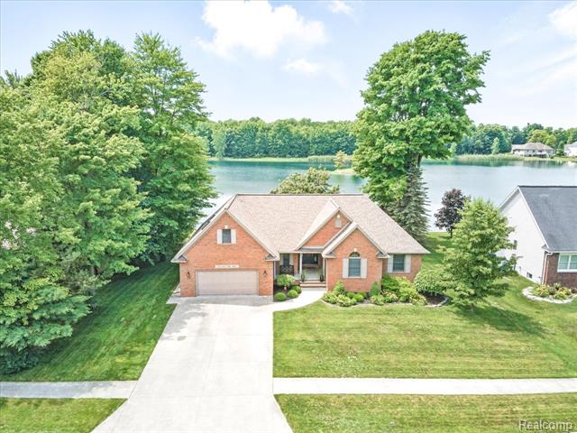 front view picture of 2753 E Lake Dr, Smiths Creek, MI. 48074