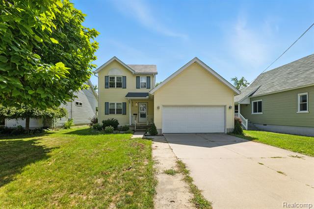 front view picture of 146 Taylor St, Port Huron, MI. 48060