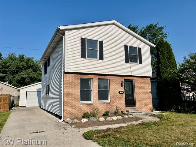 front view picture of 2703 16Th Ave, Port Huron, MI. 48060