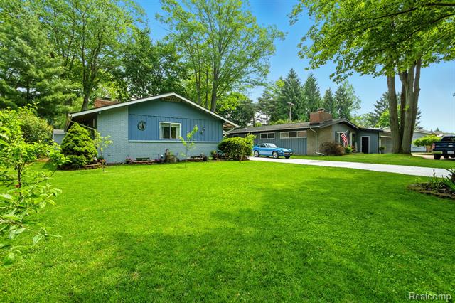 front view picture of 2840 Monticello Dr, Port Huron, MI. 48060