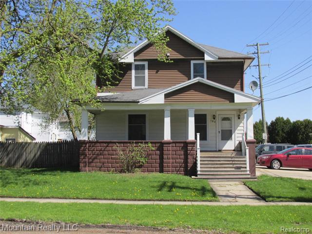 front view picture of 105 E Meier St, Capac, MI. 48014