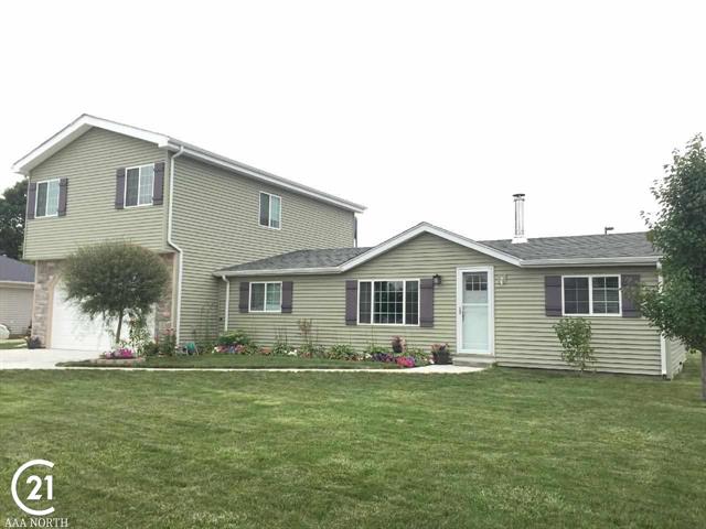 front view picture of 520 W Mill St, Capac, MI. 48014