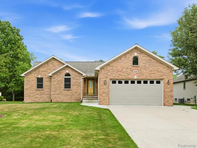 front view picture of 4305 Juniper Ln, Port Huron, MI. 48060