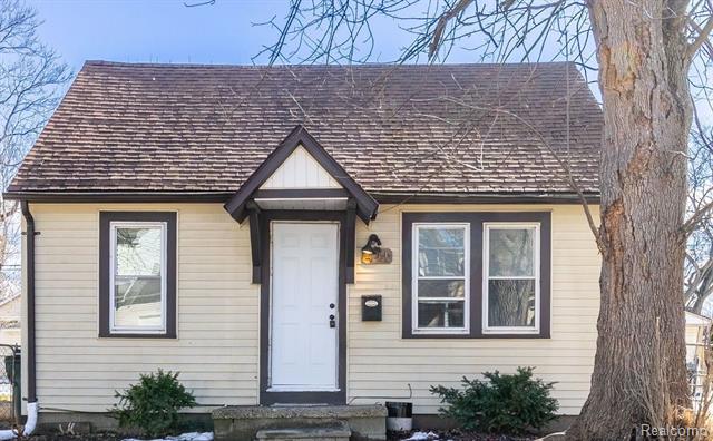 front view picture of 441 E Bernhard Ave, Hazel Park, MI. 48030