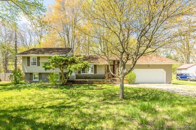 front view picture of 2527 Oakwood Dr, Port Huron, MI. 48060