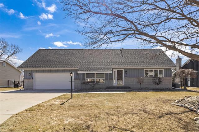 front view picture of 2850 Canal Dr, Port Huron, MI. 48060