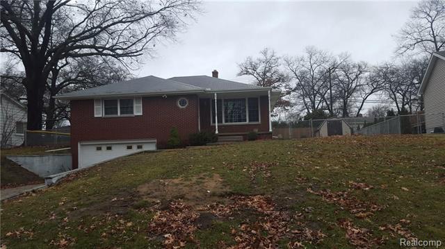 front view picture of 2454 Woodstock Dr, Port Huron, MI. 48060